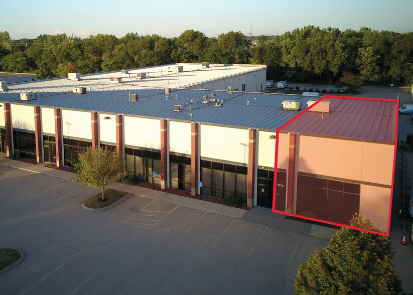 More Photos Of 4154-4180 NW Urbandale Dr, Urbandale Light Manufacturing For Lease