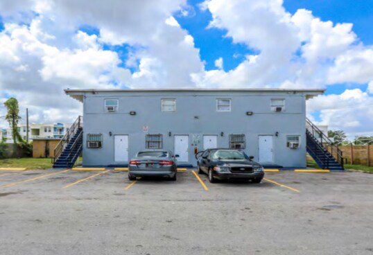 More Photos Of 421 NW 12th St, Florida City Apartments For Sale