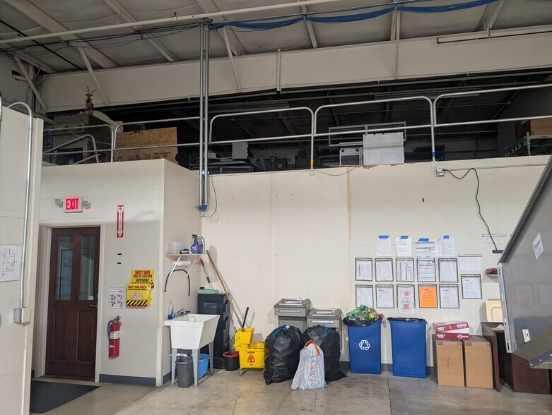 More Photos Of 4498-4518 128th Ave, Holland Manufacturing For Sale