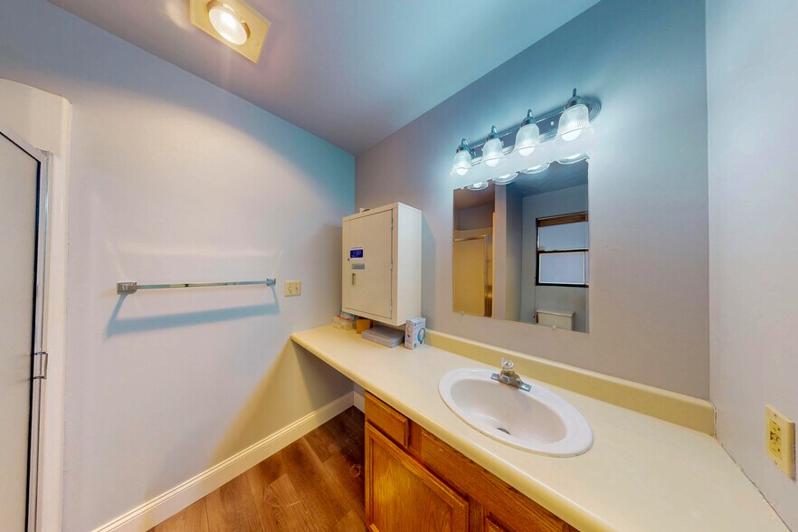 More Photos Of 7447 Martin Way E, Lacey Veterinarian Kennel For Sale