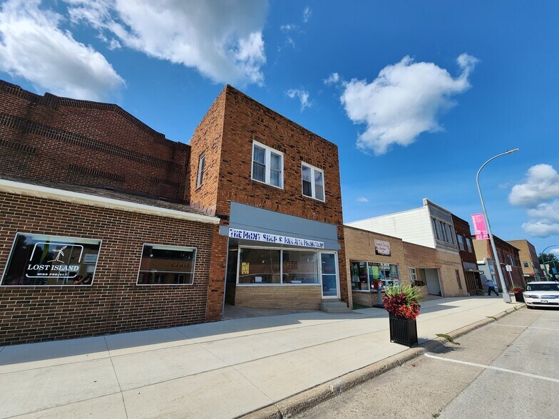 More Photos Of 2104 Main St, Emmetsburg Office Residential For Sale