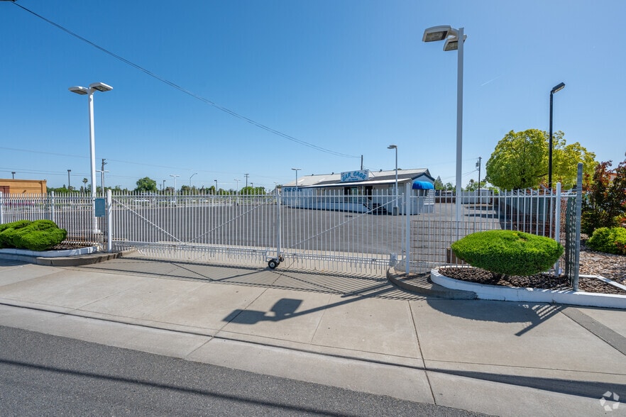 More Photos Of 6401 Stockton Blvd, Sacramento Auto Repair For Sale