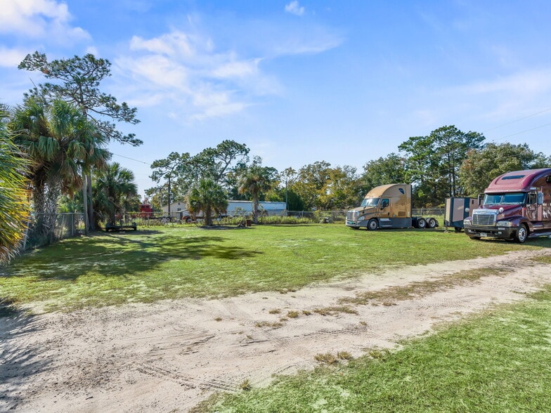 More Photos Of 9594 SE Maricamp Rd, Ocala Auto Repair For Sale