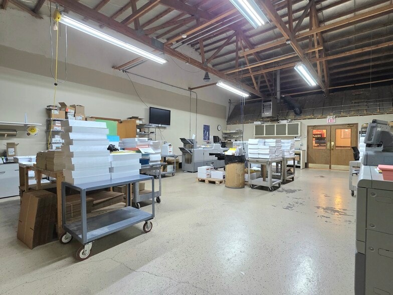 More Photos Of 14440 W Edison Dr, New Lenox Manufacturing For Sale