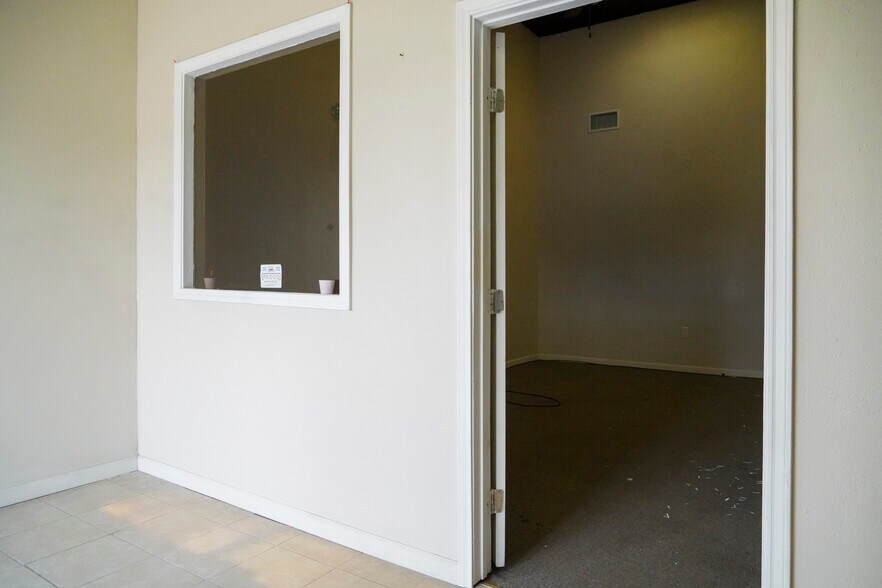 More Photos Of 361 S Commercial St, Aransas Pass Freestanding For Lease