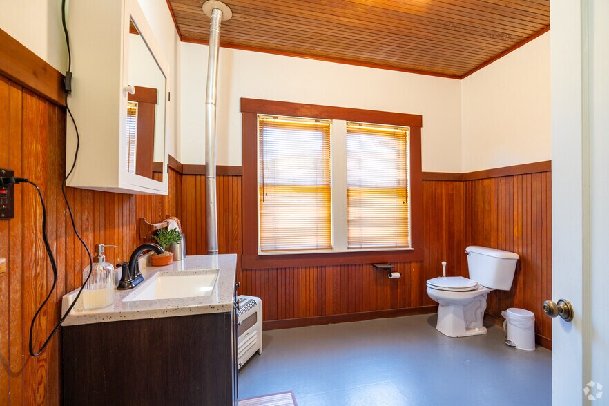 More Photos Of 611 1st St, Napa Storefront Retail Office For Sale
