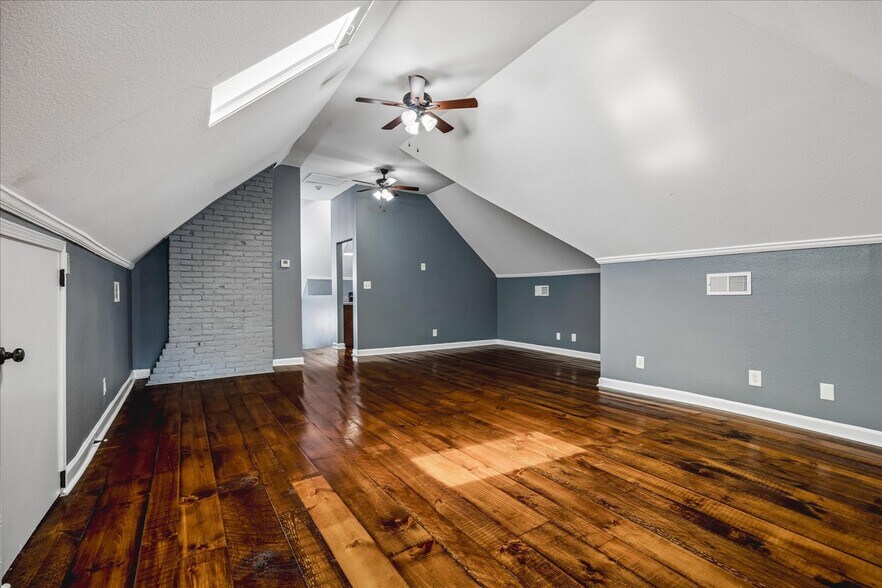 More Photos Of 2151 Monroe Ave, Memphis Office Residential For Sale