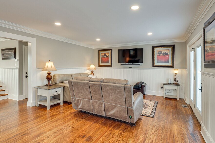 More Photos Of , Lewisburg Specialty For Sale