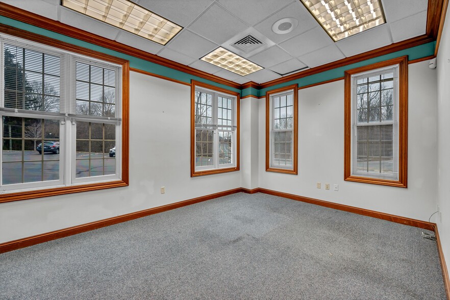 More Photos Of 11 Mile Hill Rd, Newtown Office For Lease