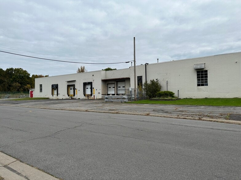 More Photos Of 6 Morrill Pl, Fulton Manufacturing For Sale