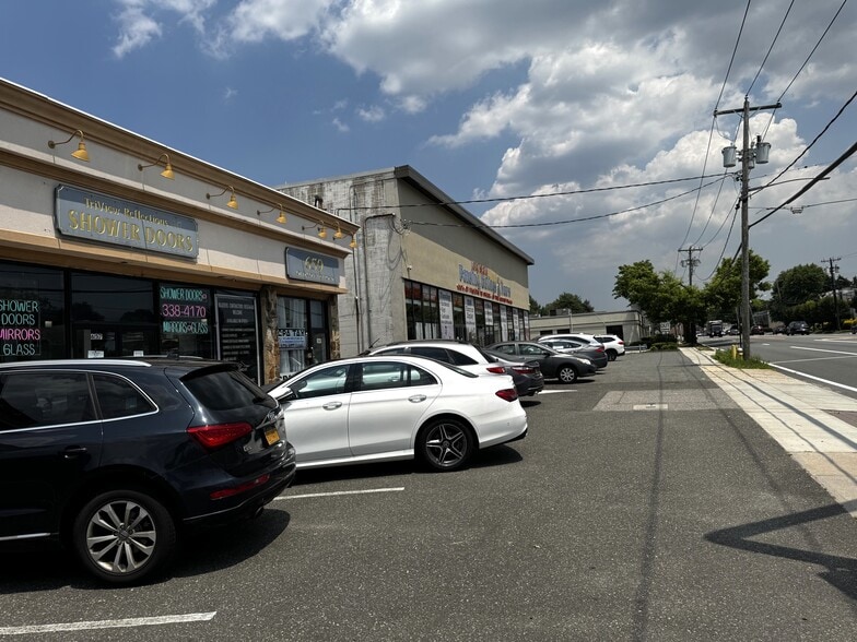 More Photos Of 653-659 Old Country Rd, Westbury Unknown For Lease