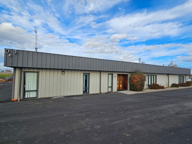 More Photos Of 1001 SW 1st St, Redmond Warehouse For Sale