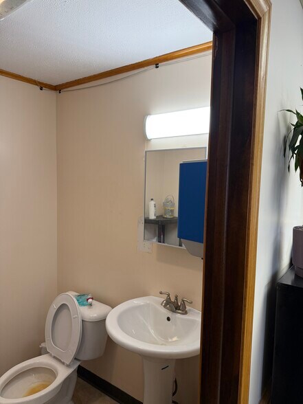 More Photos Of 4881 Pittsburgh Rd, Harrisville Light Distribution For Sale