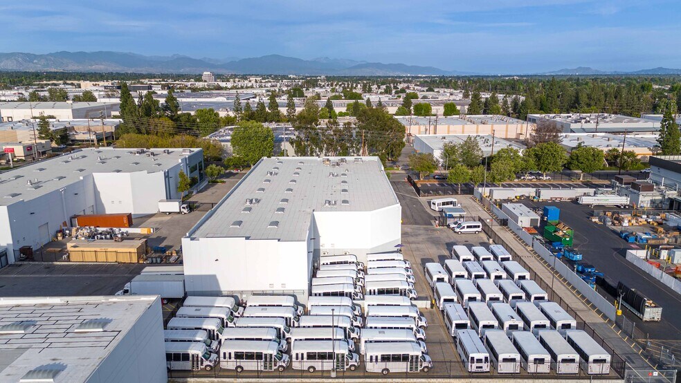 More Photos Of 9031 N Lurline Ave, Chatsworth Distribution For Lease