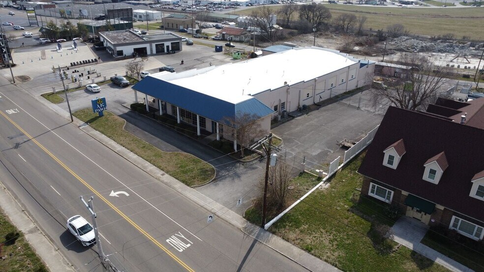 More Photos Of 1335 W Andrew Johnson Hwy, Morristown Flex For Sale