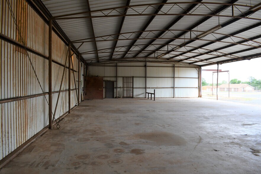 More Photos Of 1737 Hwy 81, Pearsall Warehouse For Sale