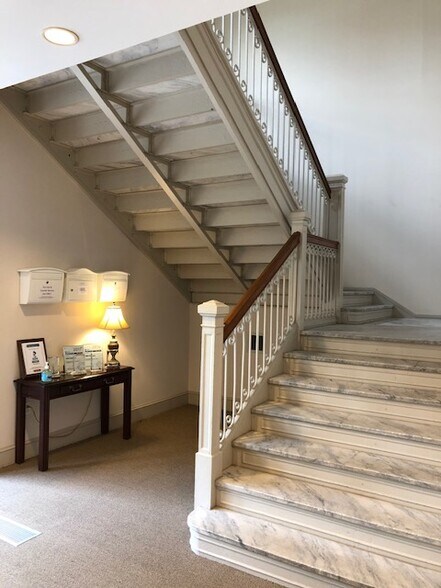 More Photos Of 24 W Chase St, Pensacola Office For Lease