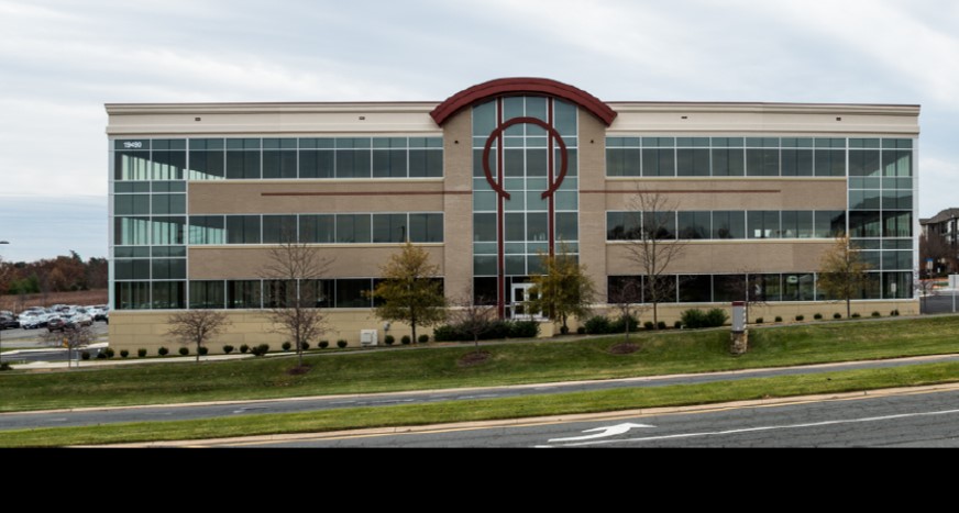 Primary Photo Of 19490 Sandridge Way, Lansdowne Medical For Lease