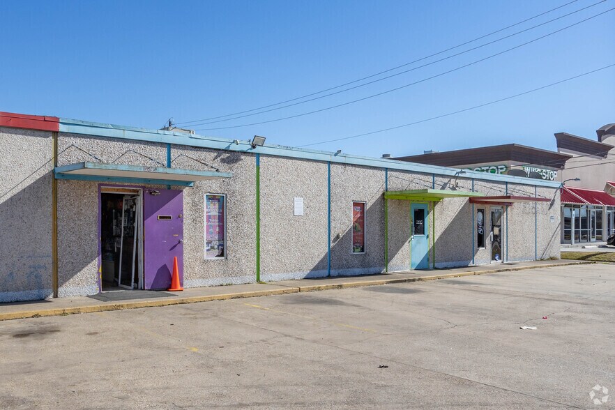 More Photos Of 15919 S Post Oak Rd, Houston Daycare Center For Sale