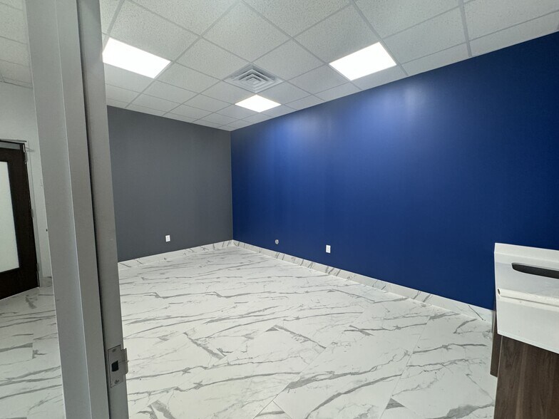 More Photos Of 11507 S Highway 6, Sugar Land Freestanding For Lease