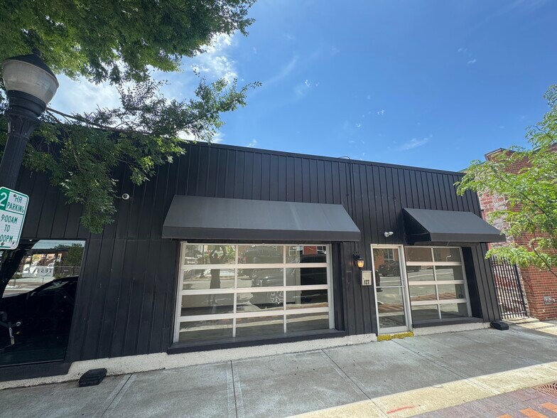 Primary Photo Of 127 SE 3rd St, Lees Summit Freestanding For Lease