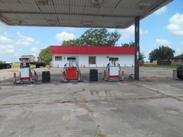 More Photos Of 4860 S State Highway 71, El Campo Service Station For Sale
