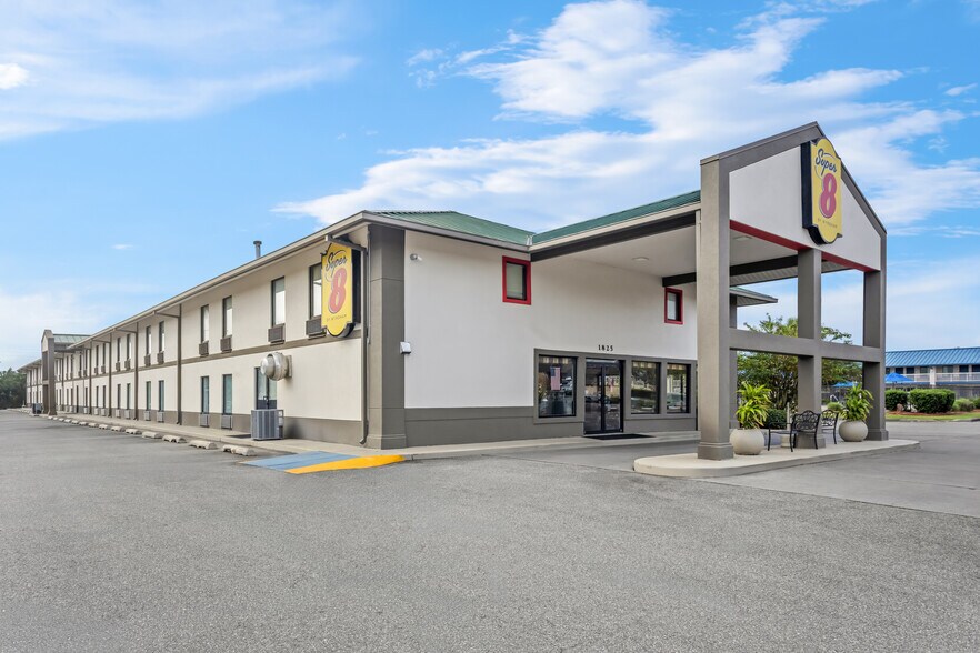 Primary Photo Of 1825 W Hill Ave, Valdosta Hotel For Sale