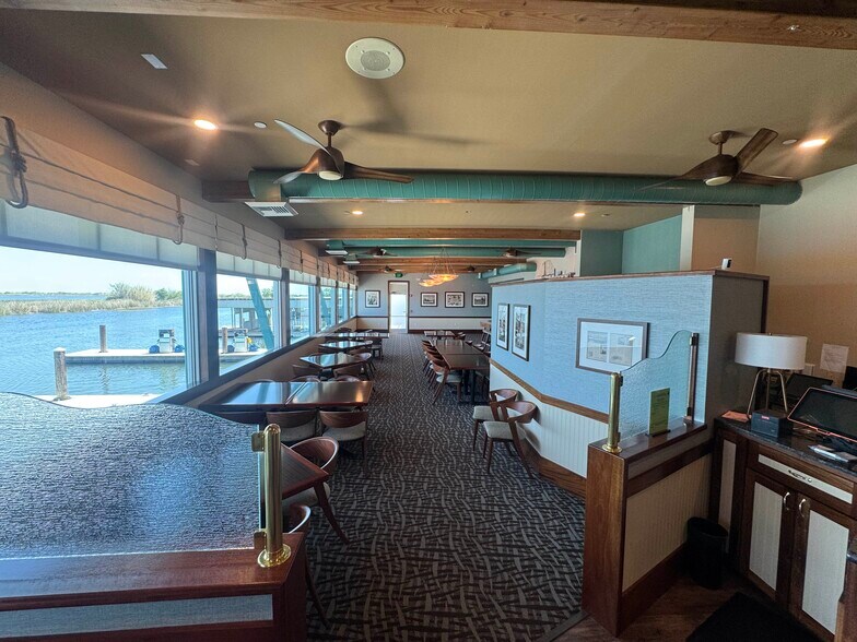 More Photos Of 4515 Willow Rd, Bethel Island Restaurant For Lease