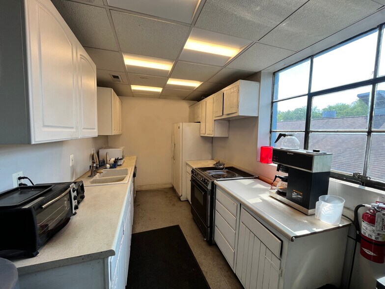 More Photos Of 2705 Belair Rd, Fallston Auto Repair For Lease