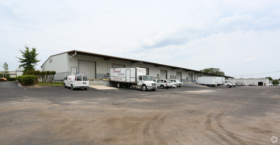 More Photos Of 572-2 Appleyard Dr, Tallahassee Warehouse For Lease