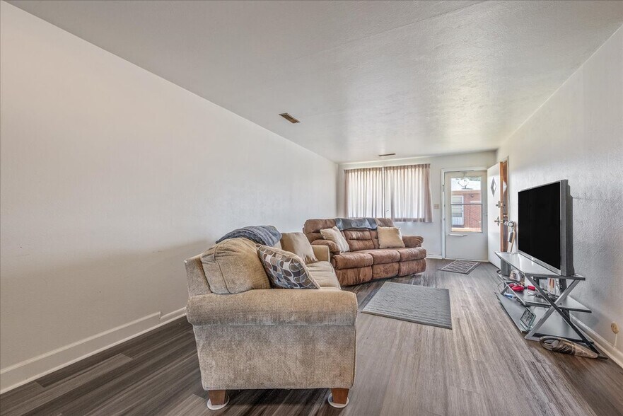 More Photos Of 1749 Oxford Dr, Cheyenne Multifamily For Sale