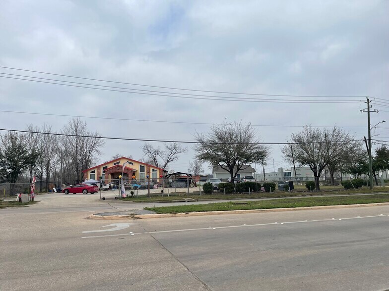 More Photos Of 11727 Wallisville Rd, Houston Auto Dealership For Lease
