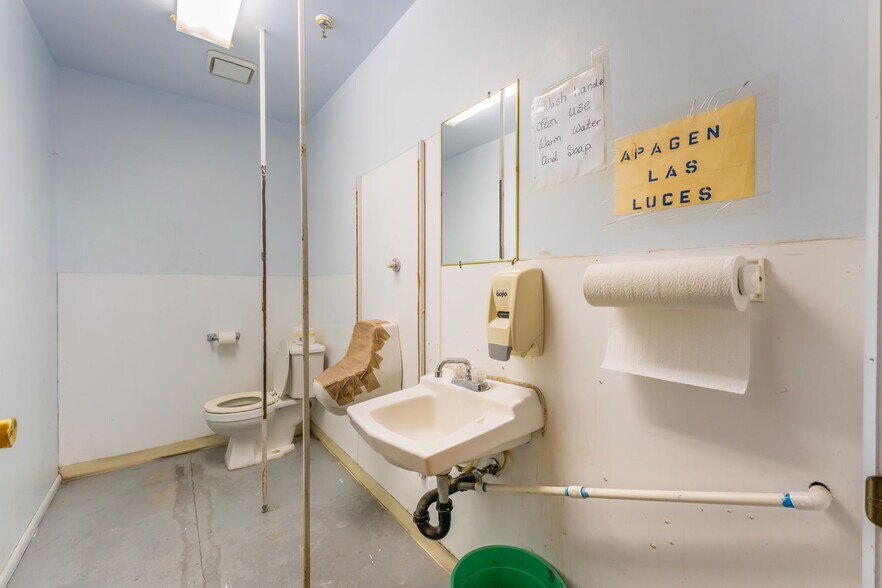 More Photos Of 480 Pat Ave, Overton Industrial For Sale