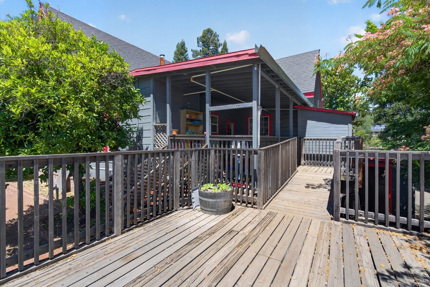 More Photos Of 530 N Cloverdale Blvd, Cloverdale Specialty For Sale