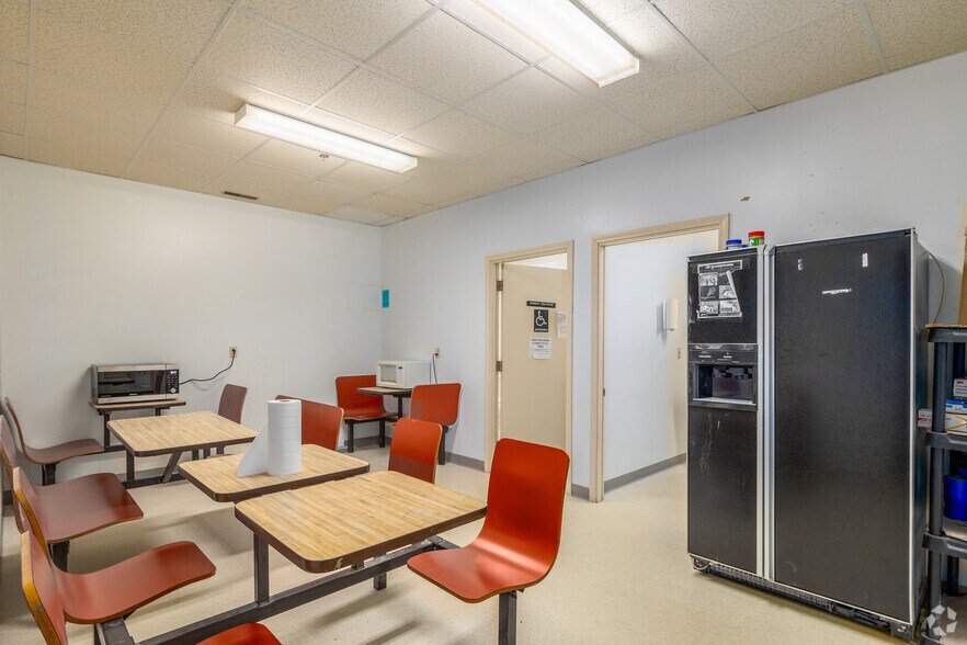 More Photos Of 2000 Ashley Rd, Morris Manufacturing For Lease