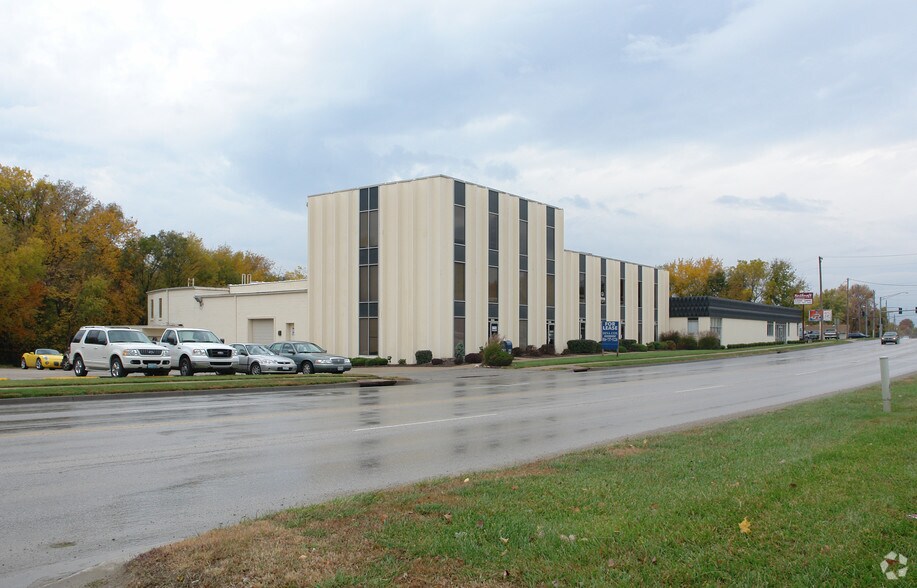 More Photos Of 5520-5542 Raytown Rd, Raytown Light Manufacturing For Lease