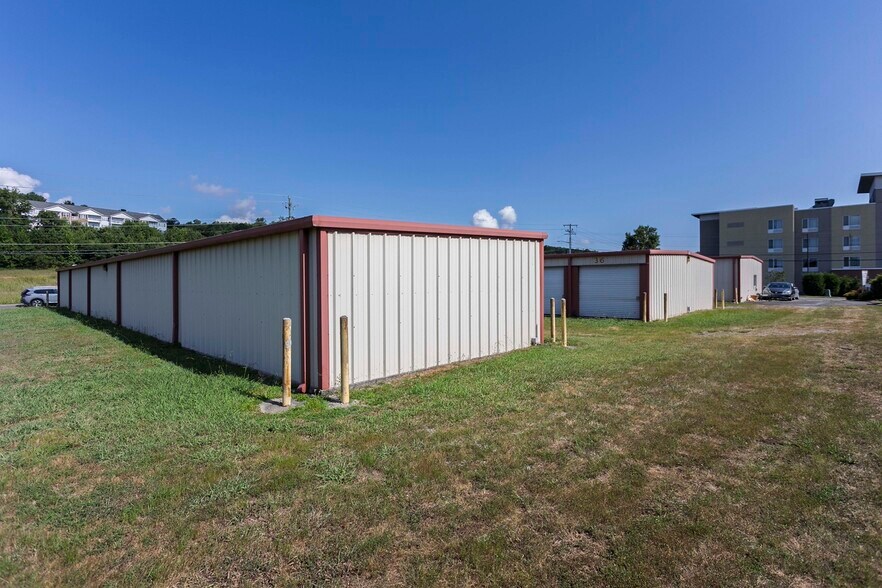 More Photos Of 191 Bernham Dr, Cleveland Self Storage For Sale