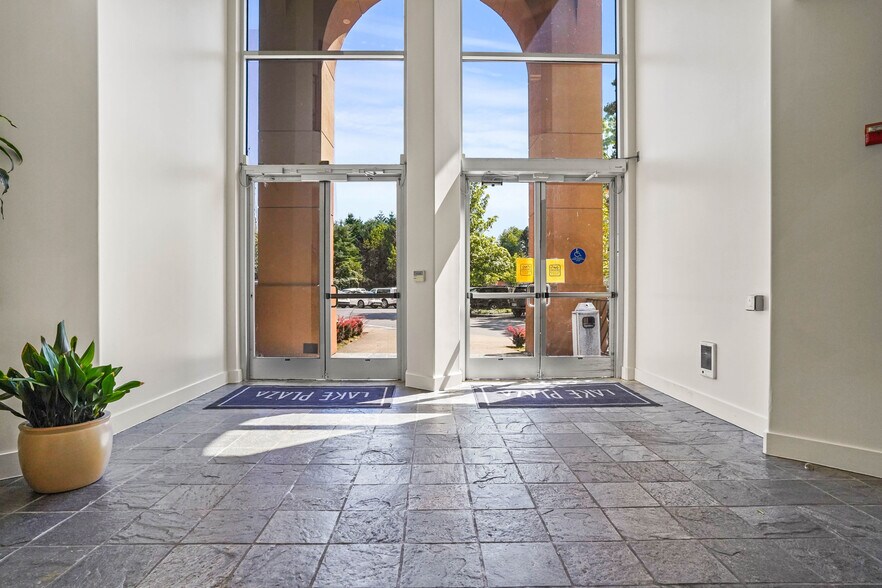 More Photos Of 6902 SE Lake Rd, Milwaukie Medical For Lease