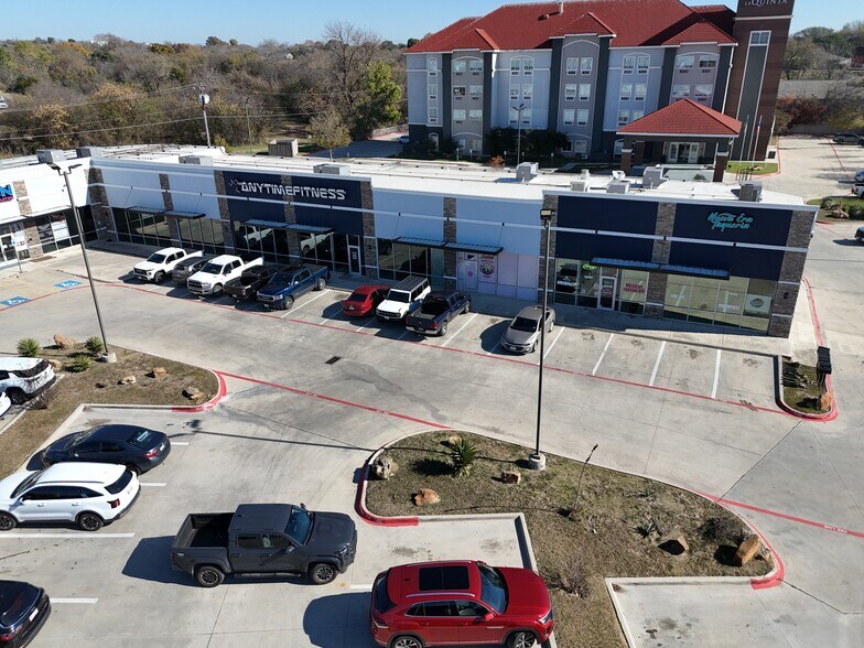 More Photos Of 1401 S US Highway 81-287, Decatur Storefront Retail Office For Lease