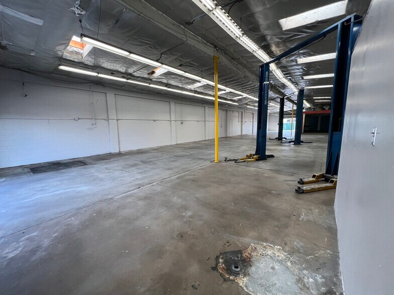 More Photos Of 500 S Raymond Ave, Fullerton Warehouse For Lease