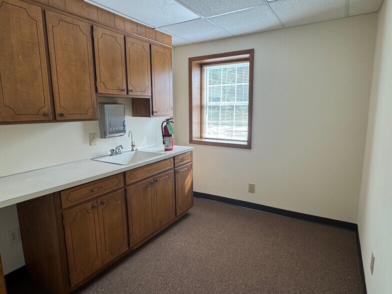More Photos Of 1203 Northup St, Reidsville Medical For Sale