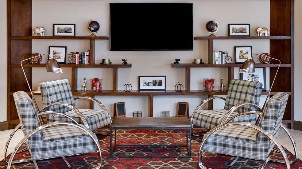 More Photos Of 925 S University Ave, Little Rock Hotel For Sale