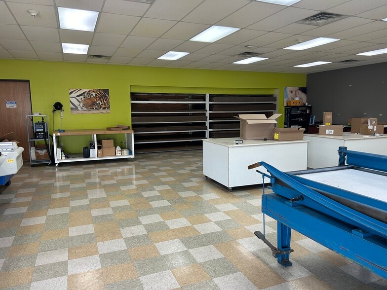 More Photos Of 202-206 Regas Rd, Madison Warehouse For Lease