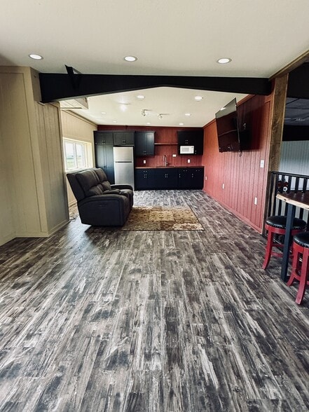 More Photos Of 663 Valerie Ave, Hudson Self Storage For Sale
