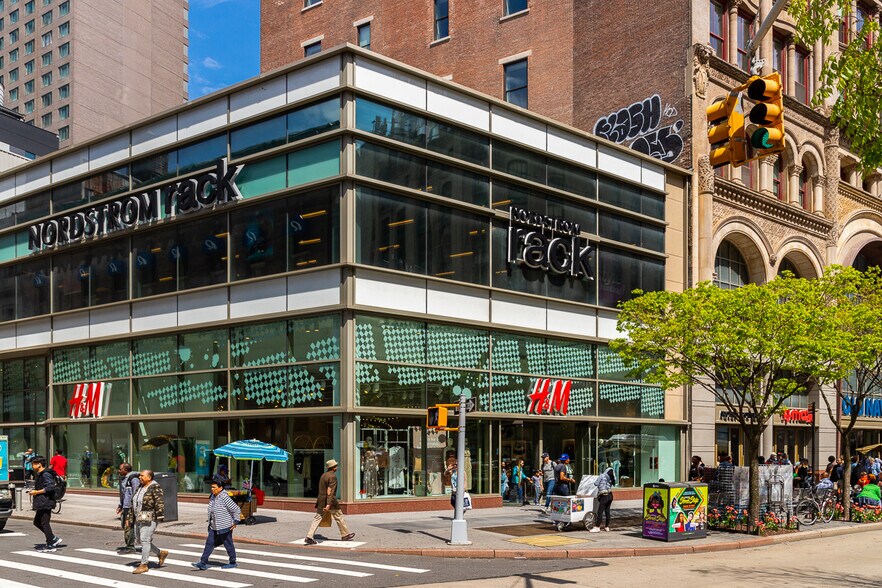 More Photos Of 505 Fulton St, Brooklyn Apartments For Lease