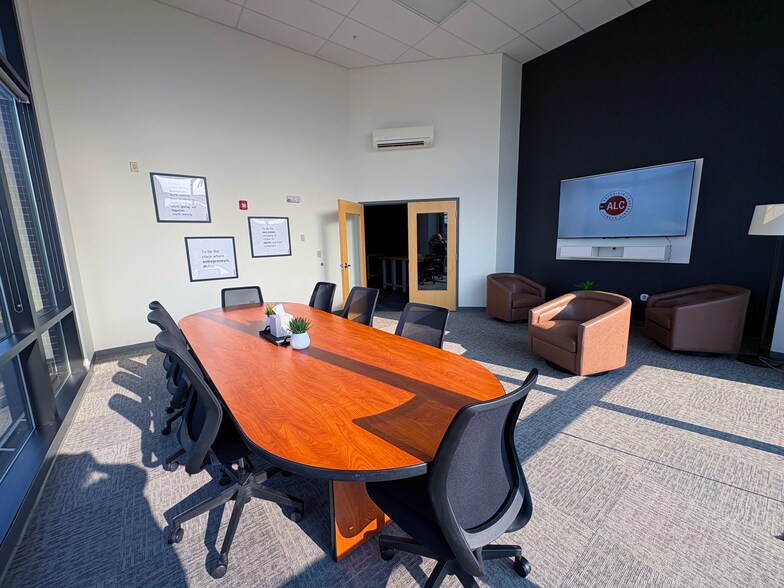 More Photos Of 750 Lafayette Rd, Portsmouth Office For Sale