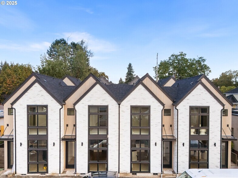 More Photos Of 1911 Broadway St, Vancouver Apartments For Sale