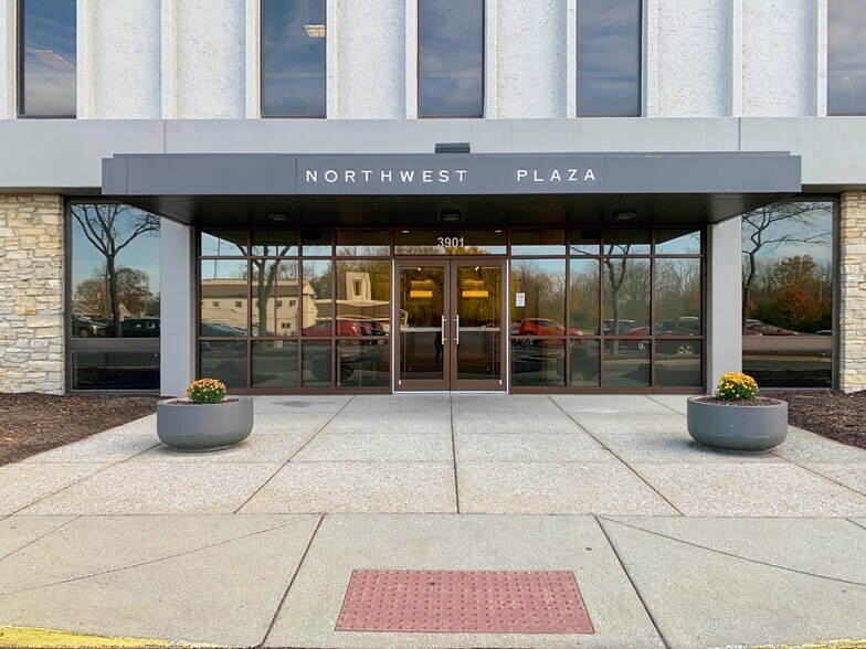 More Photos Of 3901 W 86th St, Indianapolis Coworking Space