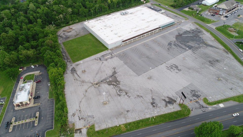 More Photos Of 2440 Lone Oak Rd, Paducah Freestanding For Sale