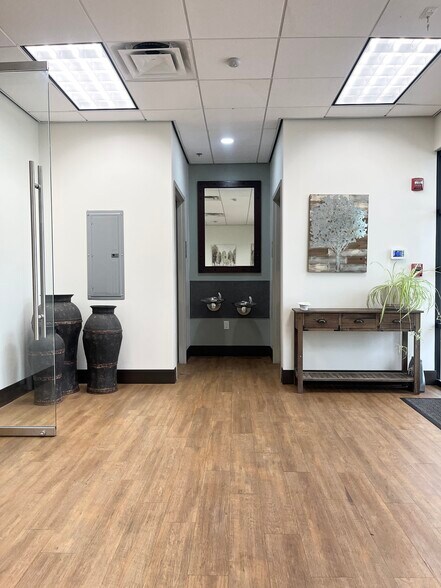 More Photos Of 1000 Colour Pl, Apopka Office For Lease